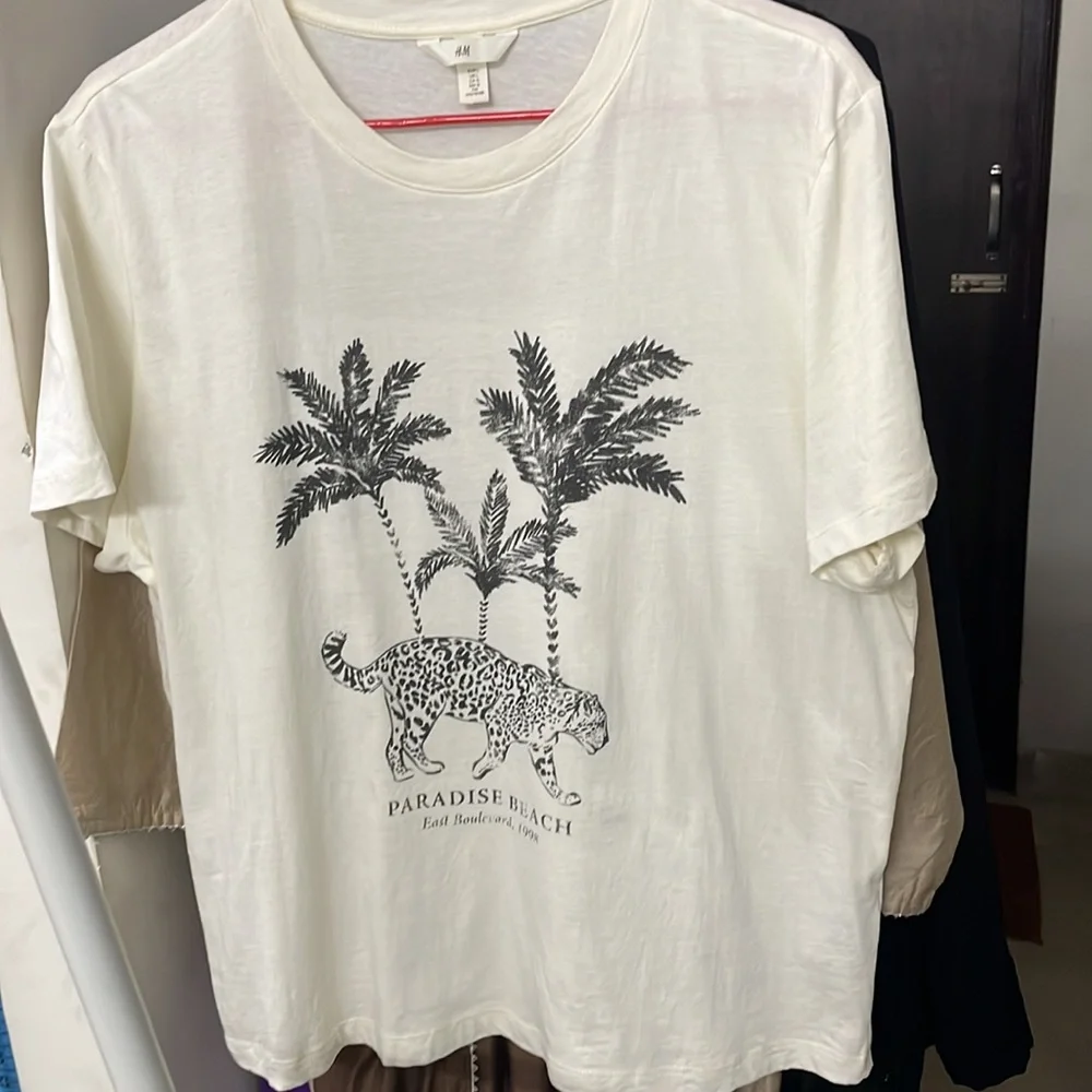 H&M cream/paradise beach cotton T-shirt | NWOT - Picture 7 of 11